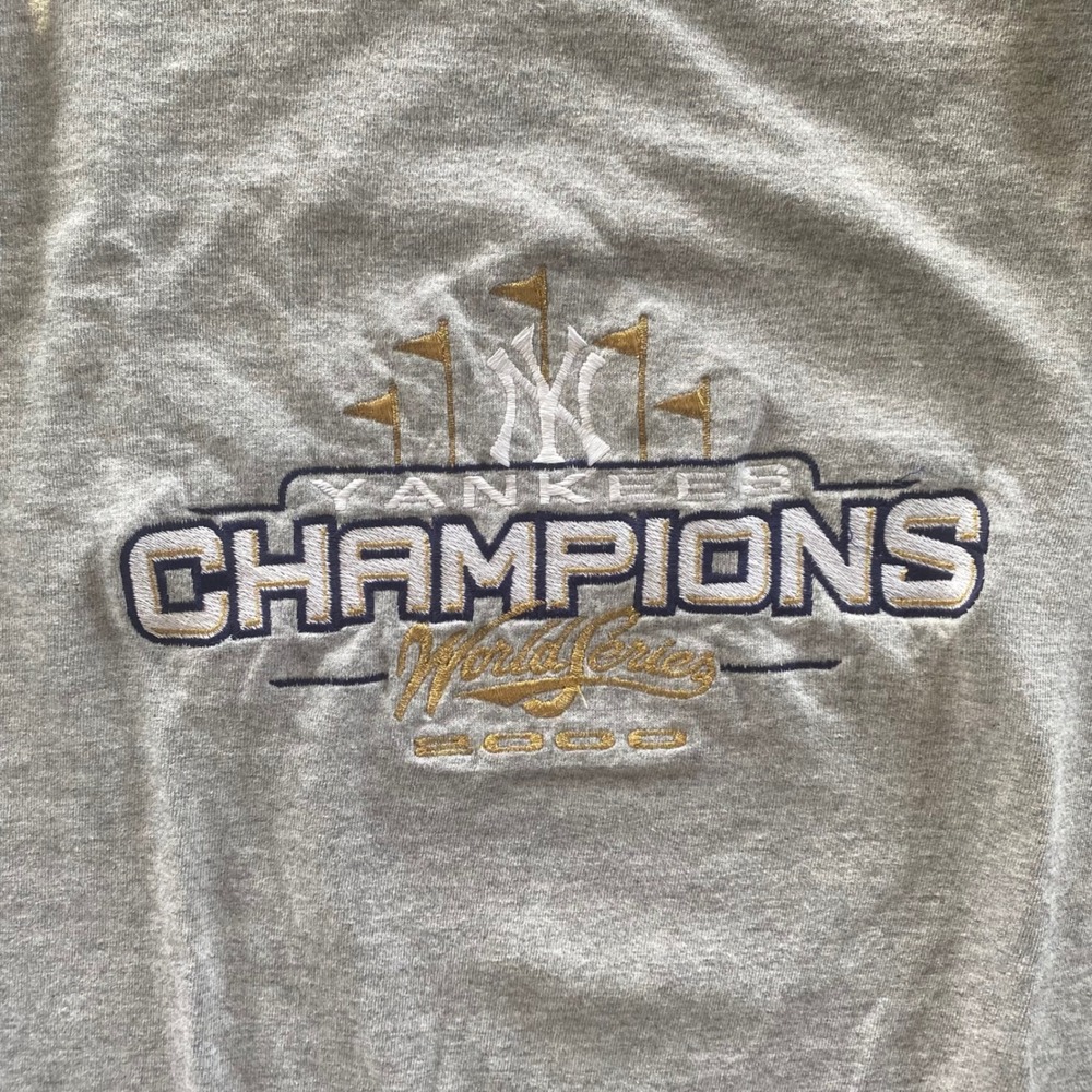 Vintage New York Yankees 2000 World Series Champions Embroidered Gray T-Shirt